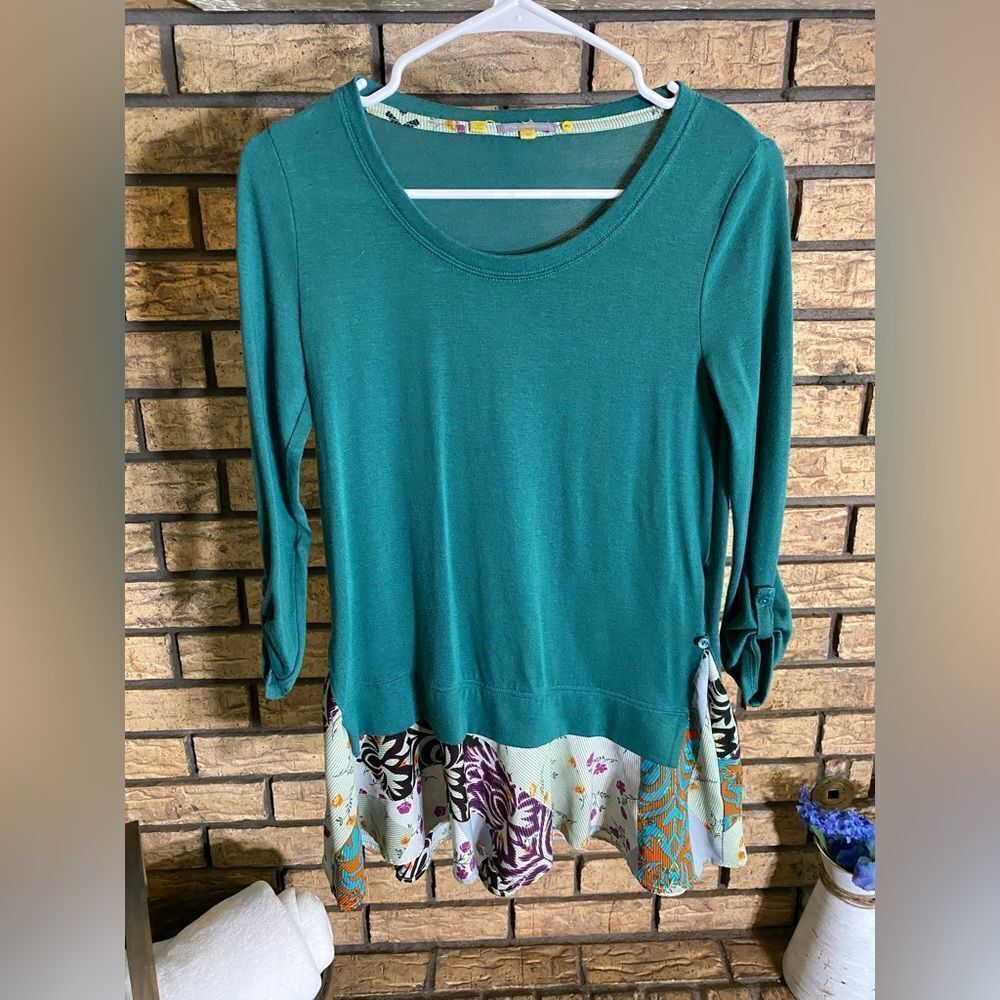 Little yellow button teal colored blouse